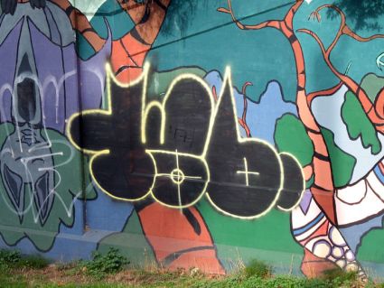 City: 63rd Street muralists should clean graffiti