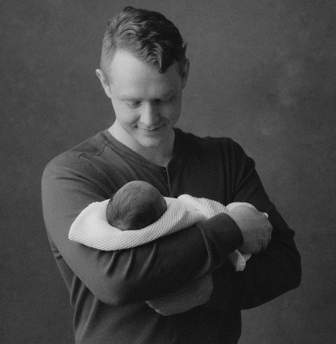 PhinneyWood Photographer Sandra Coan Offers Summer Milestone Mini Sessions
